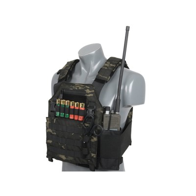 Bolsa Radio Underwing Olive 8Fields montada num colete - exemplo de utilização